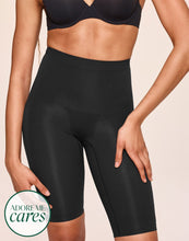 Load image into Gallery viewer, nueskin Kaylee High-Compression Half-Legging in color Jet Black and shape legging
