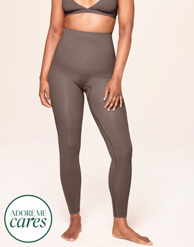 nueskin Lilya High-Compression Legging in color Deep Taupe and shape legging