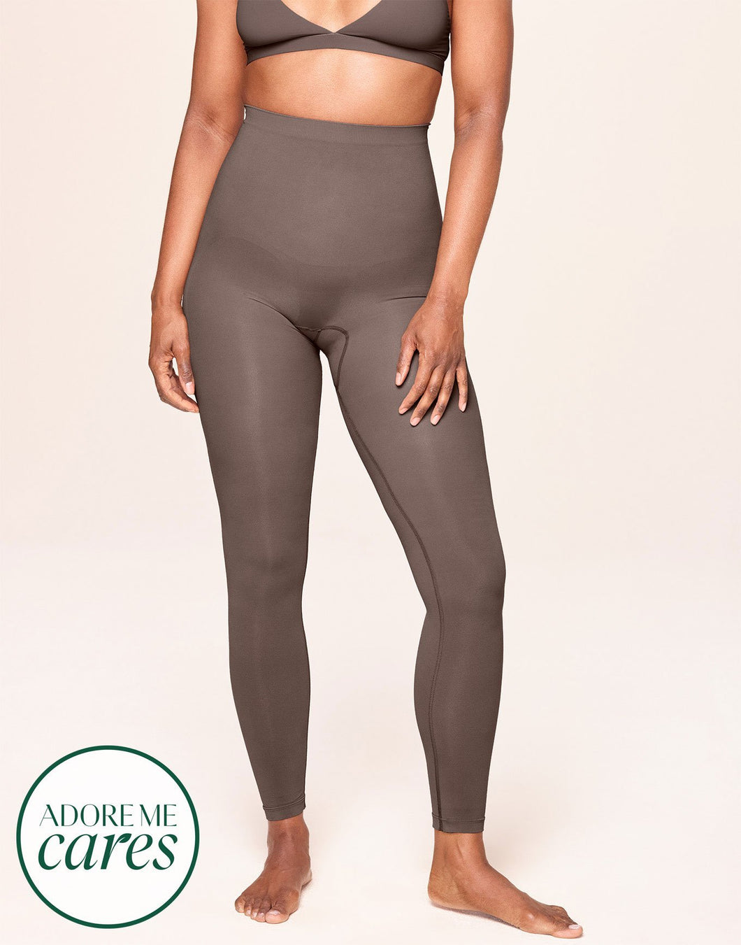 nueskin Lilya High-Compression Legging in color Deep Taupe and shape legging