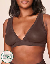 Load image into Gallery viewer, nueskin Italia Mesh Wireless Triangle Bralette in color Bracken and shape triangle
